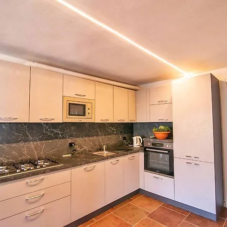 Casa Angela Feriehus